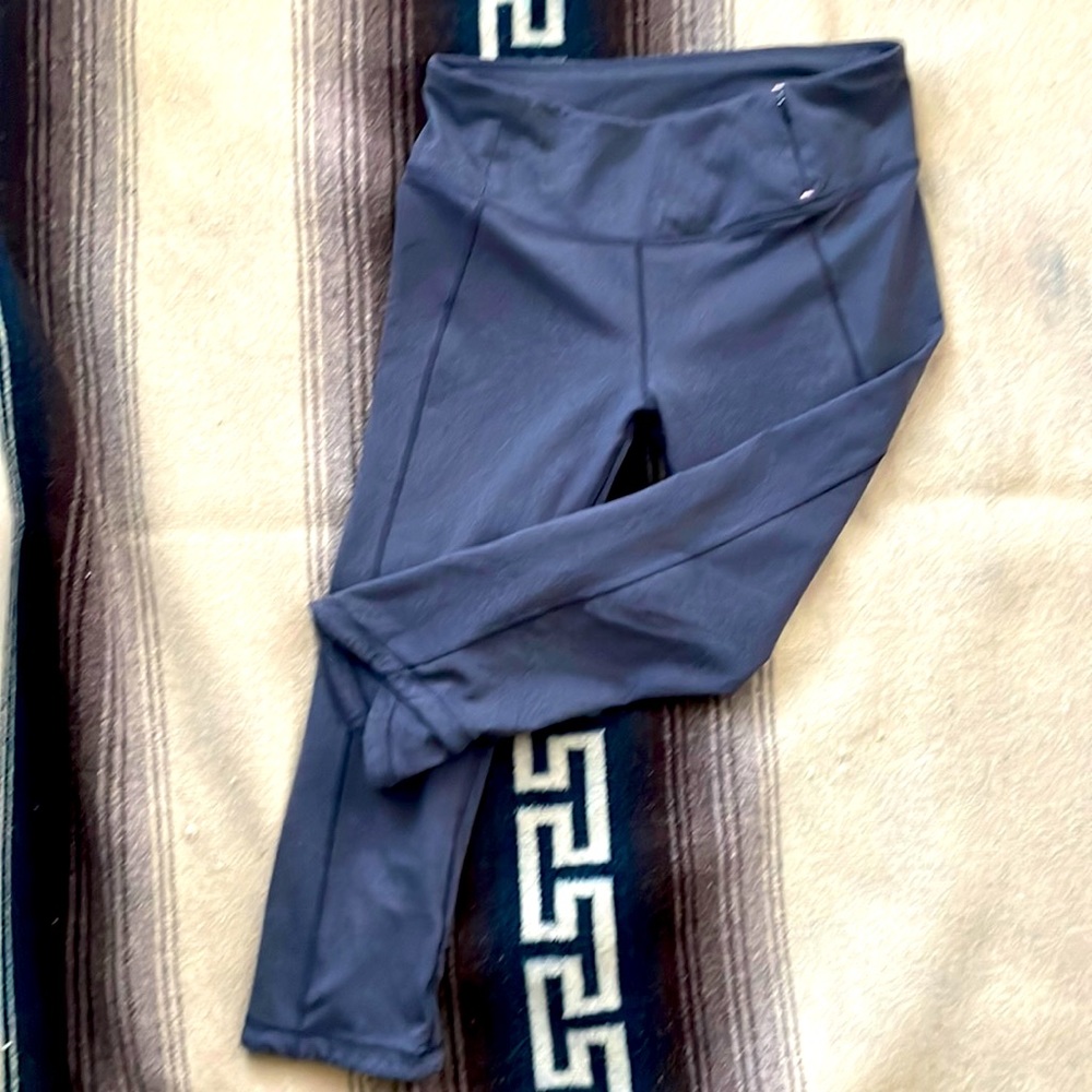Calia by Carrie Underwood Essential High Rise Capris